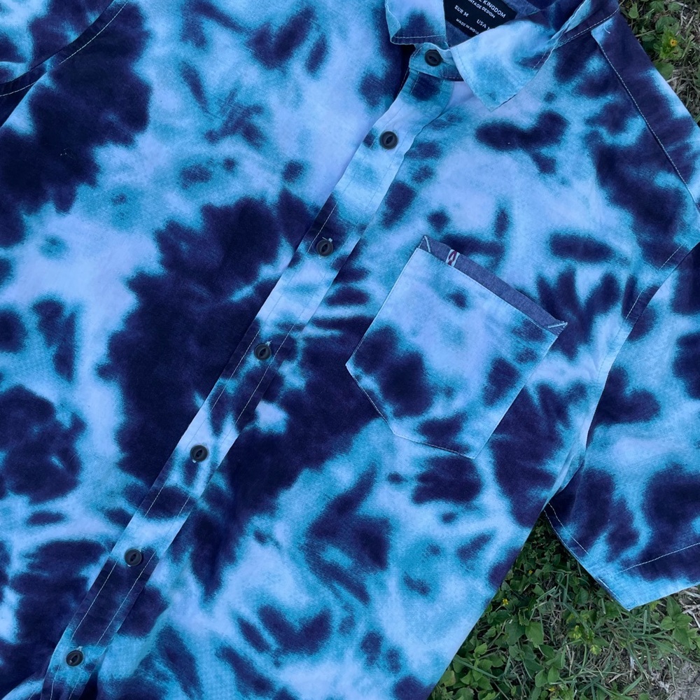 Mens sunrise kingdom blue tie dye button down shirt - Picture 14 of 17